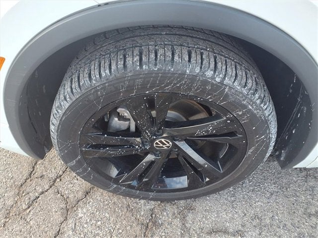 2023 Volkswagen Tiguan SE R-Line Black