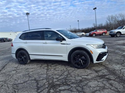 2023 Volkswagen Tiguan SE R-Line Black