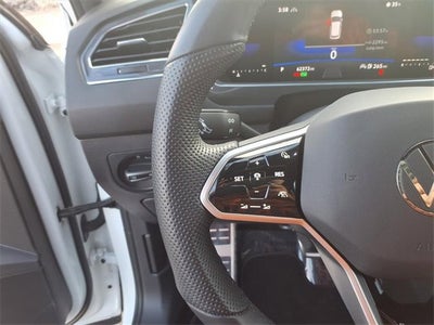 2023 Volkswagen Tiguan SE R-Line Black