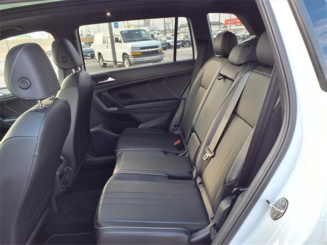 2023 Volkswagen Tiguan SE R-Line Black