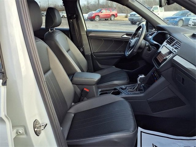 2023 Volkswagen Tiguan SE R-Line Black