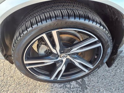 2019 Volvo XC90 R-Design